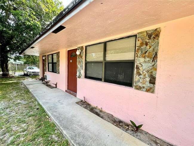 Foto del edificio - 247 SW 7th St