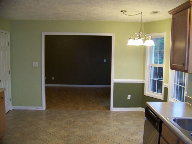 Foto del edificio - 4bed/2bath with fenced yard