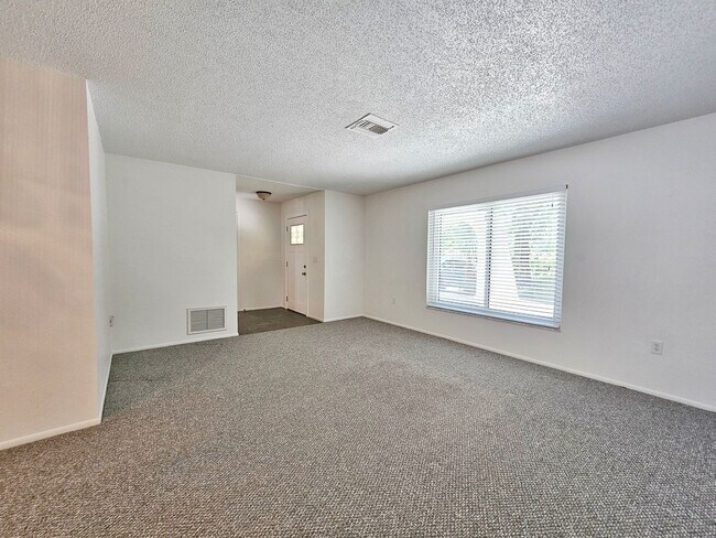 Building Photo - 3 Bedroom 2 Bath Home in Safety Harbor