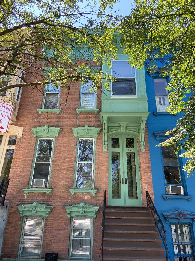 Building Photo - 498 Madison Ave