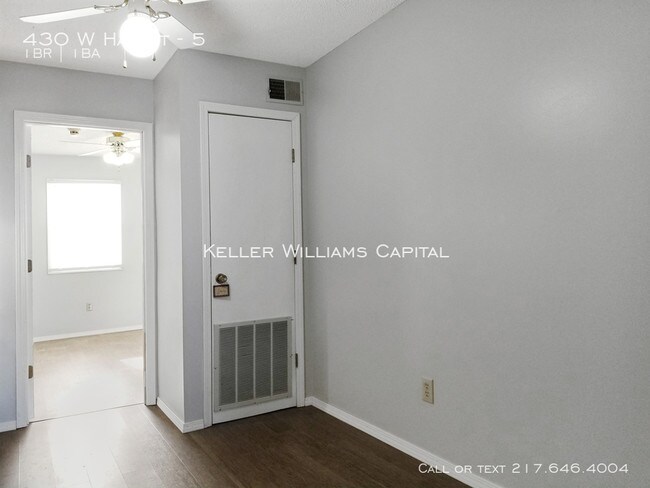 Building Photo - 430 W Hay St