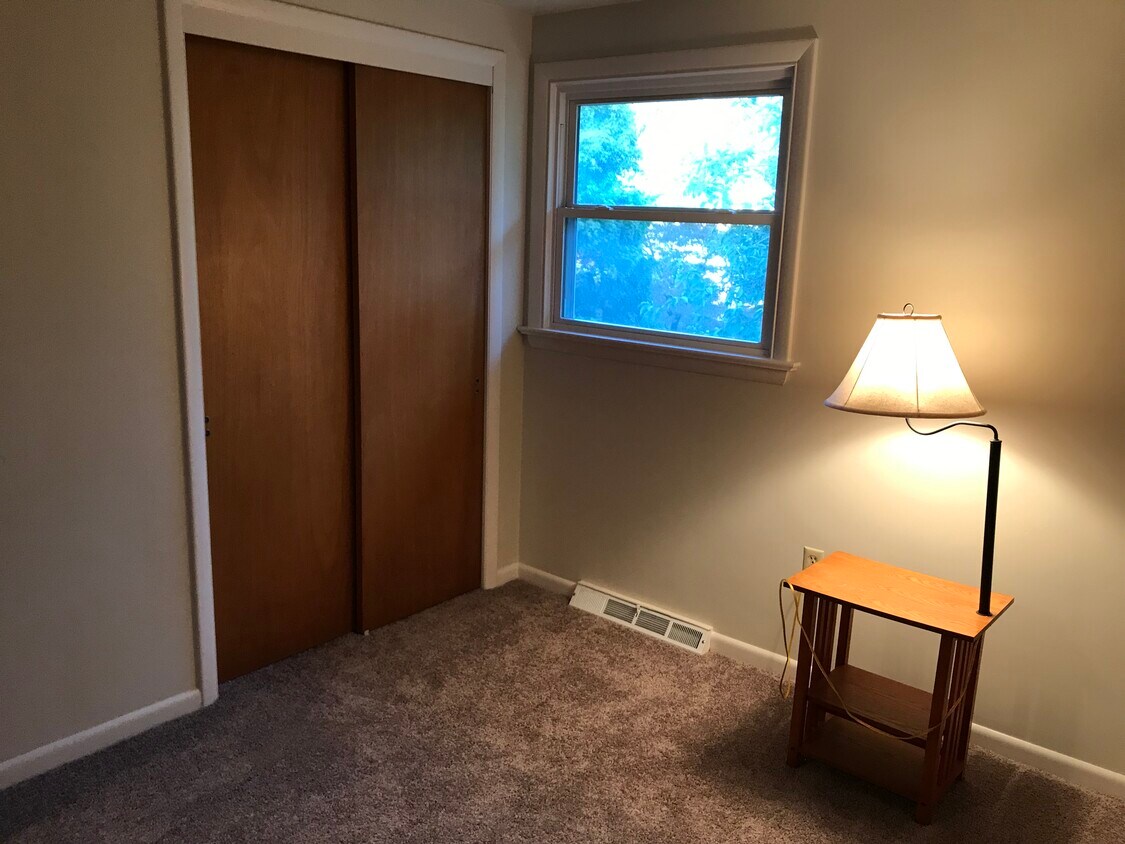 Bedroom #1 w/ closet - 2148 Fruitville Pike