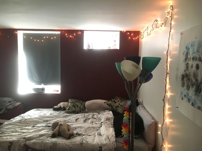 Building Photo - 42 Putnam Ave