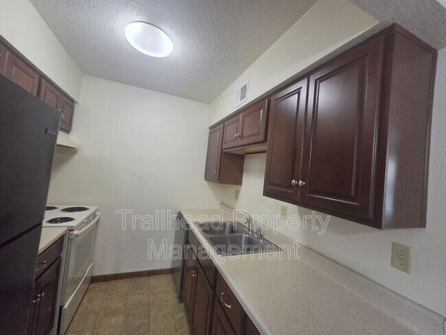 Building Photo - 1302 T C Rd