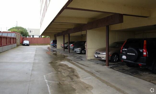 Building Photo - 1220 Upper Great Hwy
