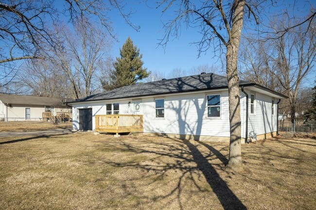 Building Photo - 122 Willa Ln