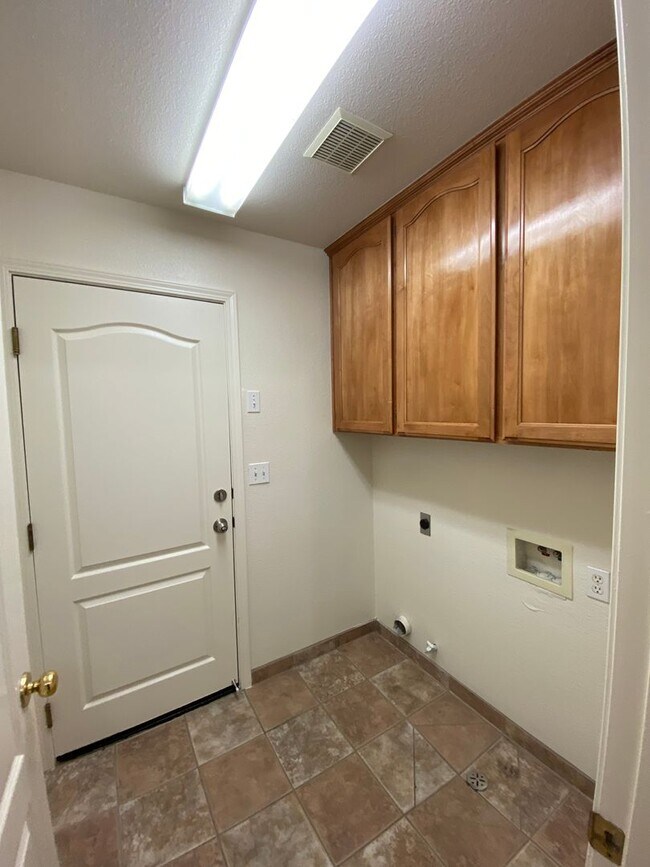 Foto del edificio - Coming soon, Beautiful Home located SE Visalia!