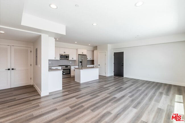 Foto del edificio - 857 Hayworth Ave