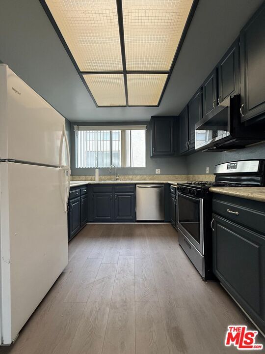 Foto del edificio - 7311 Kester Ave