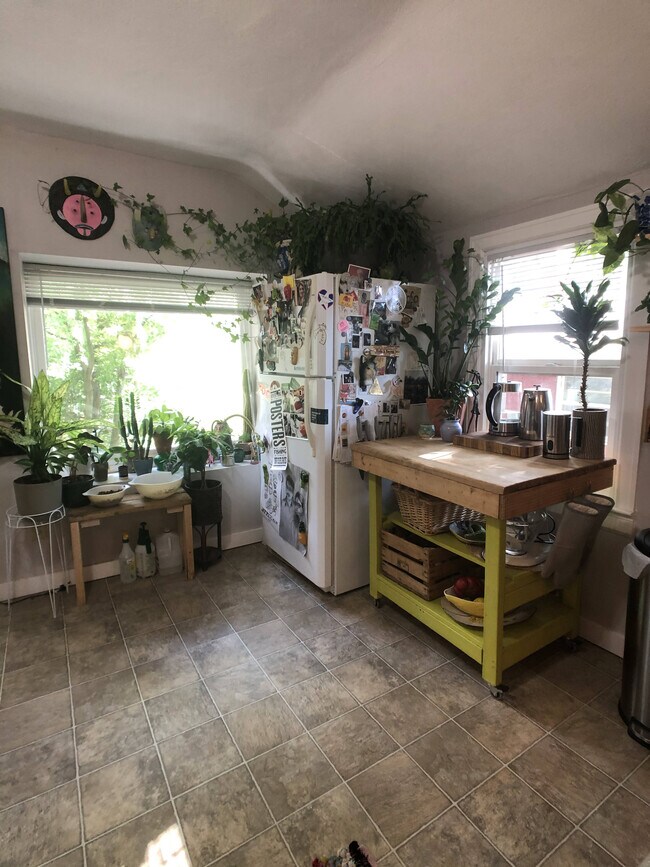 Foto del edificio - 1817 Spohn Ave