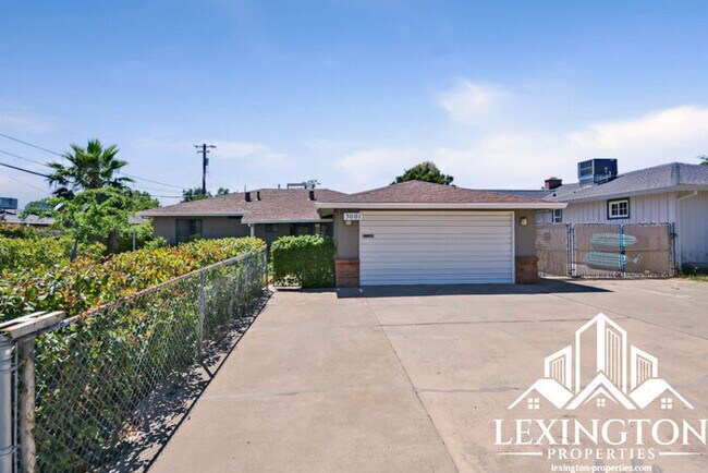 Building Photo - Beautiful, 3BD/2BA, Home available in Sacr...