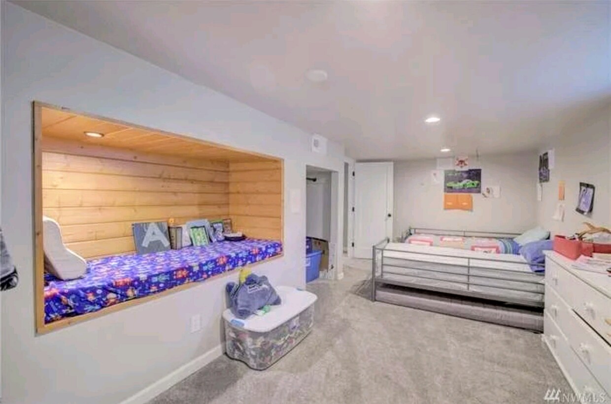 Building Photo - 10104 NE 189th St