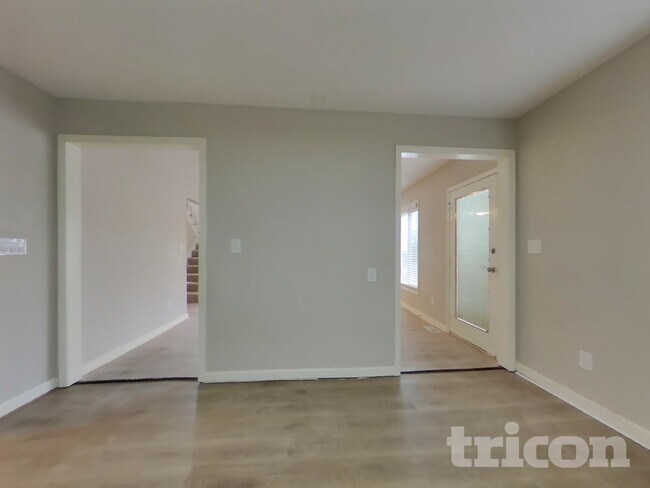 Building Photo - 1133 NE Banner Dr