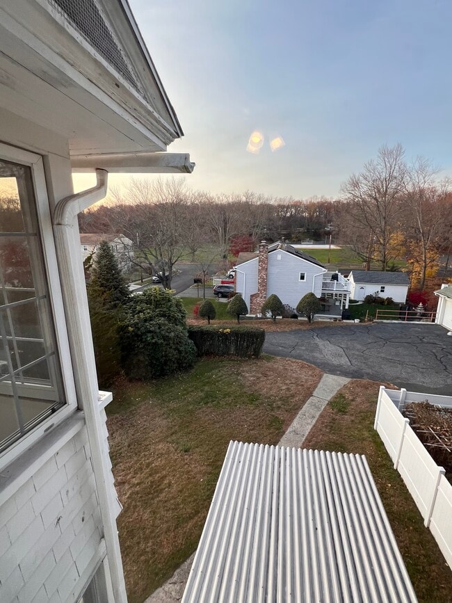 Building Photo - 490 Villa Ave