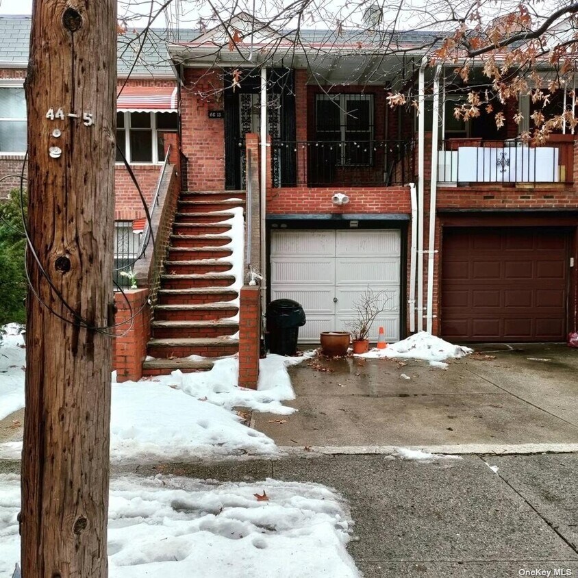 Foto principal - 66-13 Burns St