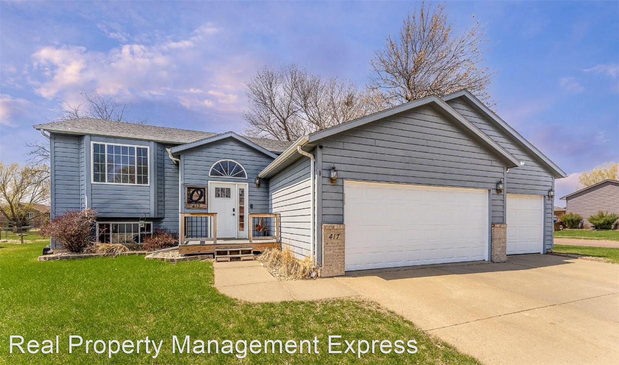4 br, 3 bath House 417 N. Whitni Lane House Rental in Sioux Falls