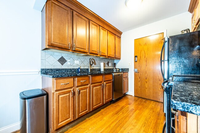 Building Photo - 5027 N East River Rd