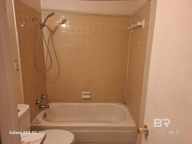 Foto del edificio - 2211 Wolf Ridge Rd