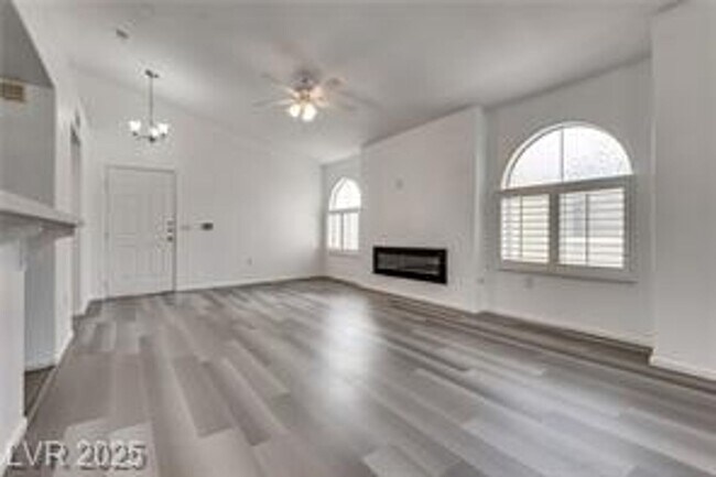 Foto del edificio - 2 bedroom 2 bath Ready to called home!