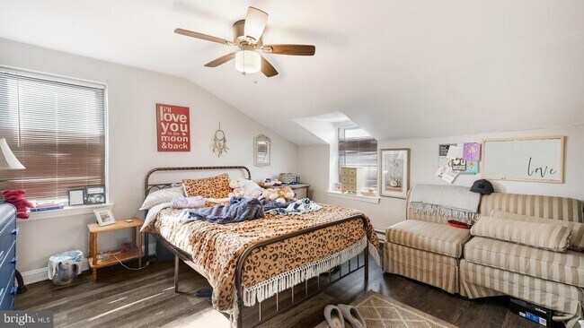 Dormitorio - 448 E Baltimore Ave