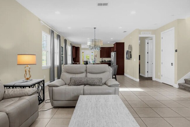 Foto del edificio - 7601 Brookhurst Ln