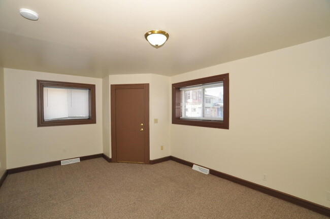 Building Photo - 1600 S 35th St