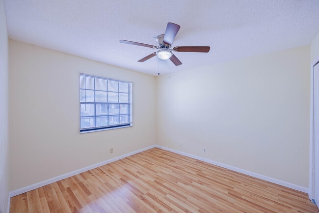 Building Photo - 4708 Oak Terrace Dr