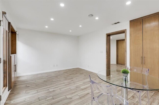 Building Photo - 1 br, 1 bath Condo - 4130 Newton Ave Apt C