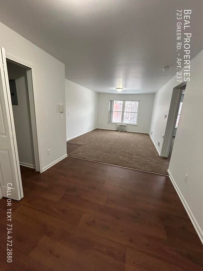 Building Photo - 723 Green Rd