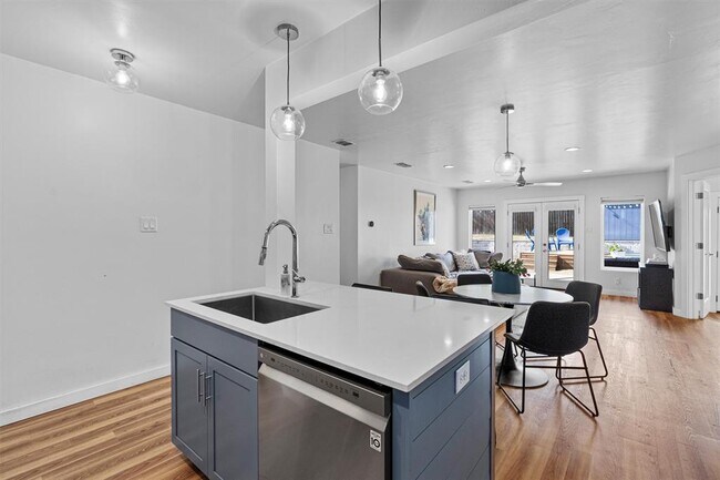 Foto del edificio - 6504 King George Dr