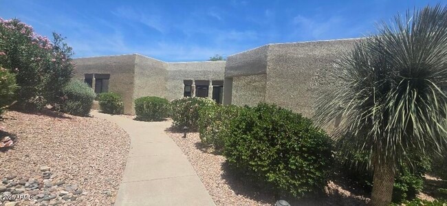 Foto del edificio - 17031 E El Lago Blvd