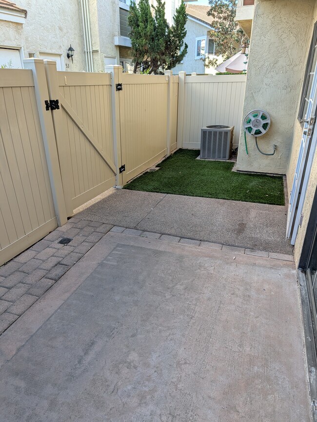 Foto del edificio - 10170 Palm Glen Dr