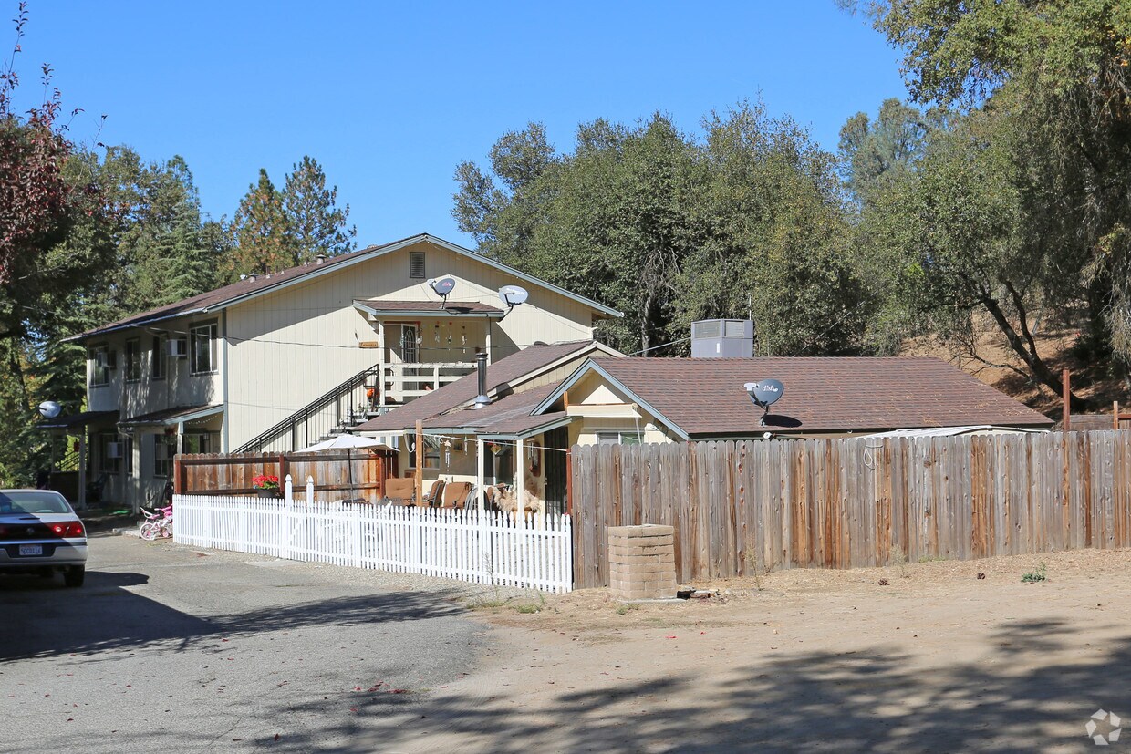 Creekside Apartments Oakhurst, CA