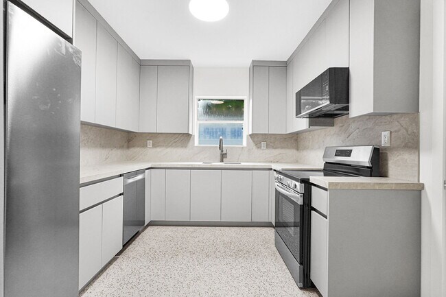 Foto del edificio - 341 NW 43rd St