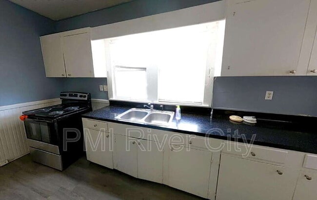 Building Photo - 453 Arlington Rd N