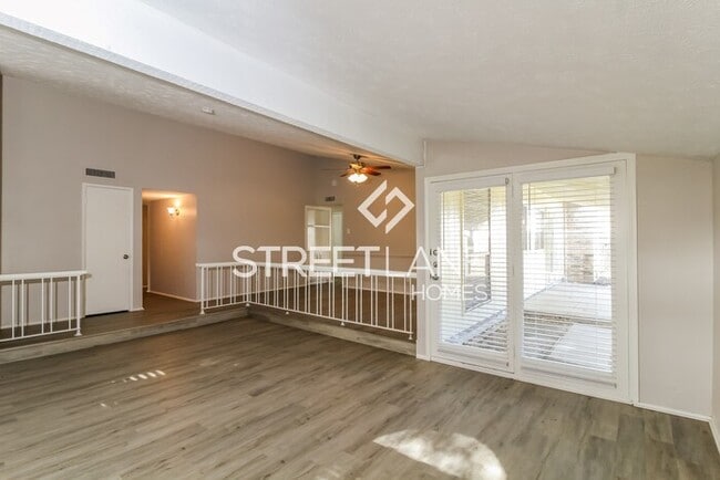 Building Photo - Charming 3 Bedroom in The Colony!