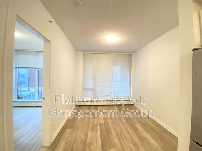 Photo du bâtiment - 450-458 8 Ave SE