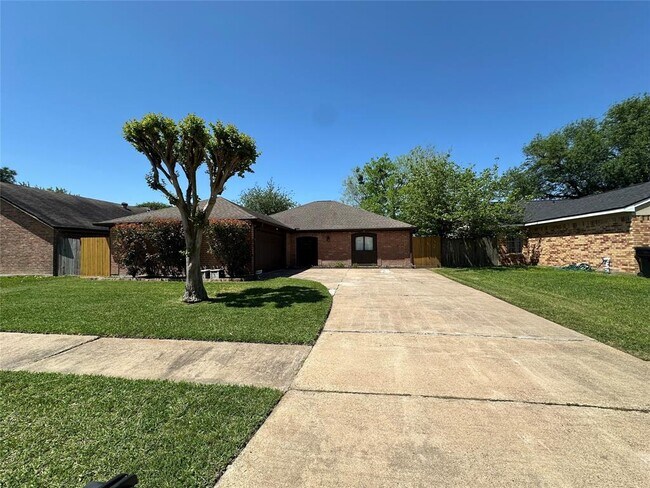 Foto del edificio - 7310 Treewater Dr