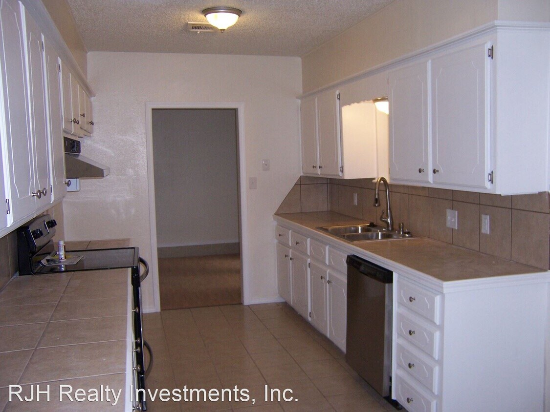 Building Photo - 3 br, 2 bath House - 305 Woodside Dr.