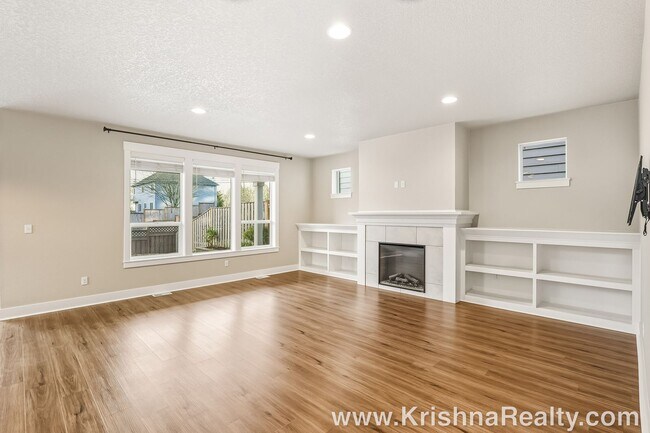 Foto del edificio - Beautiful 4 BD | 2.5 BA | Single-Family Home Located On Corner Lot | Charming Home in a Quiet Bea...