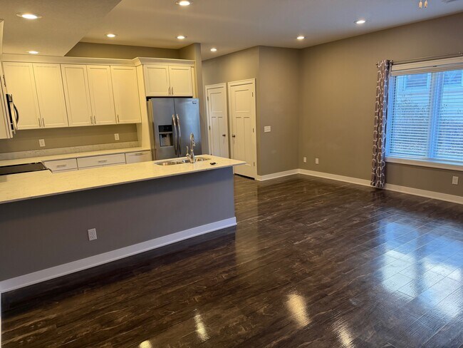 Foto del edificio - 502 E 3rd St