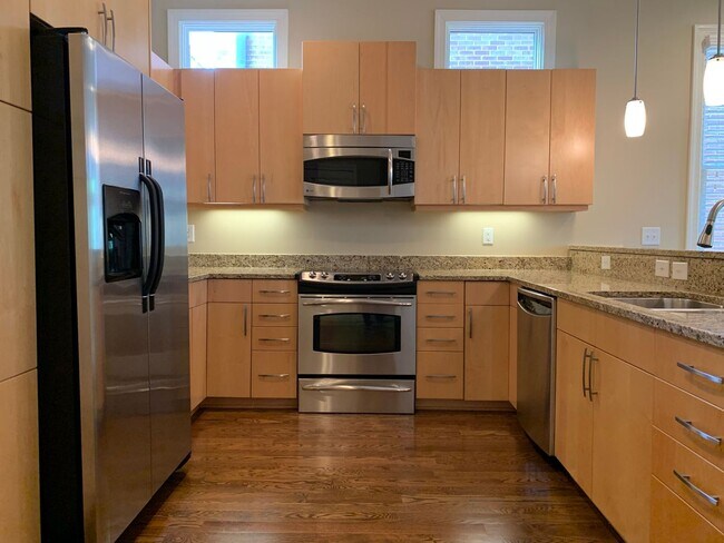 Foto del edificio - Stylish Germantown Townhome - Walkable Neighborhood
