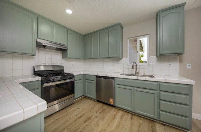 Building Photo - 210 Cordova Ln