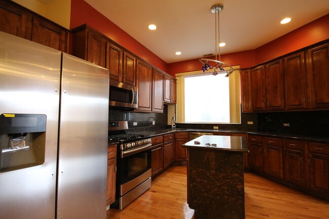 Foto del edificio - 2132 W Warren Blvd