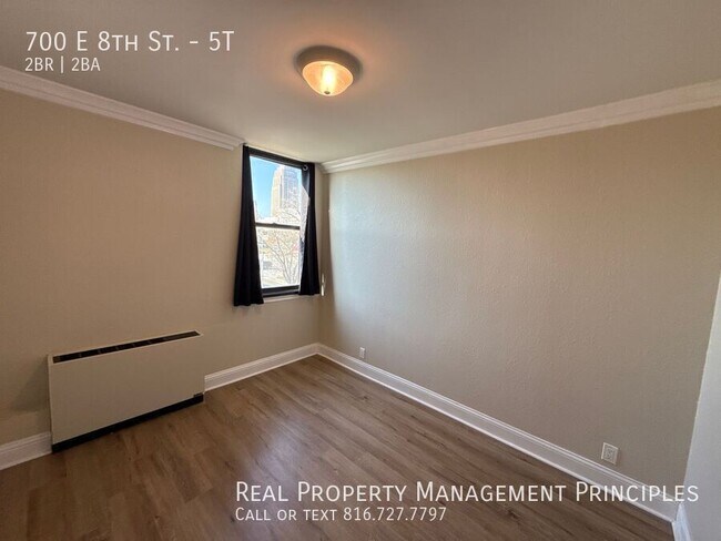 Foto del edificio - 700 E 8th St