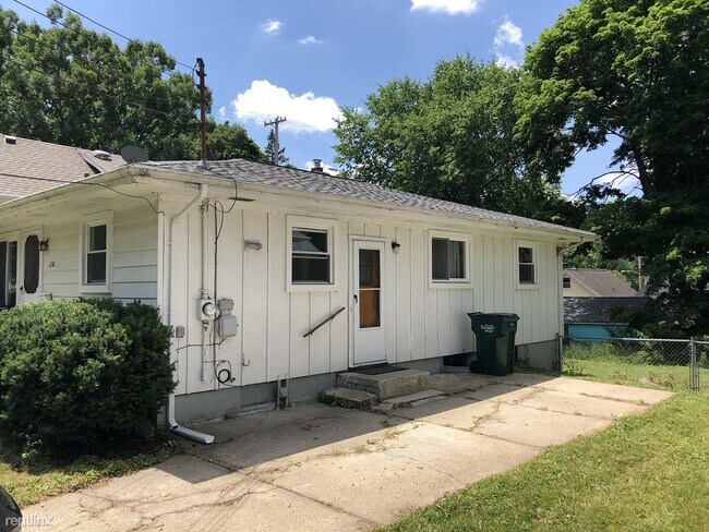 Building Photo - 3 br, 1 bath House - 1136 McCullough St