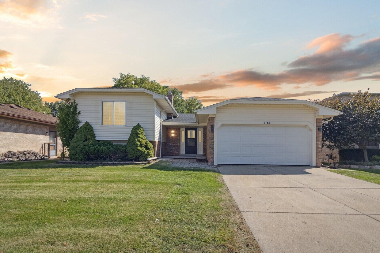 Foto principal - 7744 Wheaton Dr