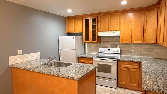 Building Photo - 767 Warring Dr