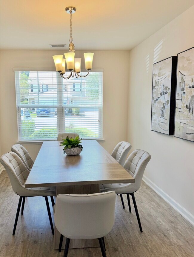 Foto del edificio - 1109 Fairway Ln