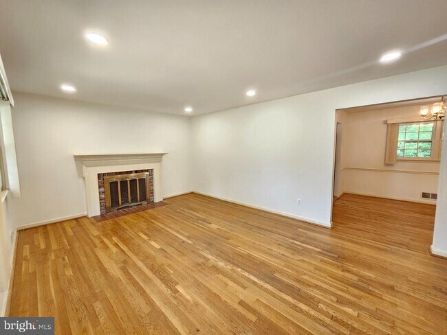 Foto del edificio - 5683 Ravenel Ln